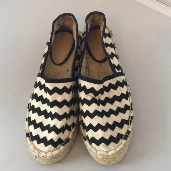 Zara blk wh chevron striped espad flats - Picture 2 of 5